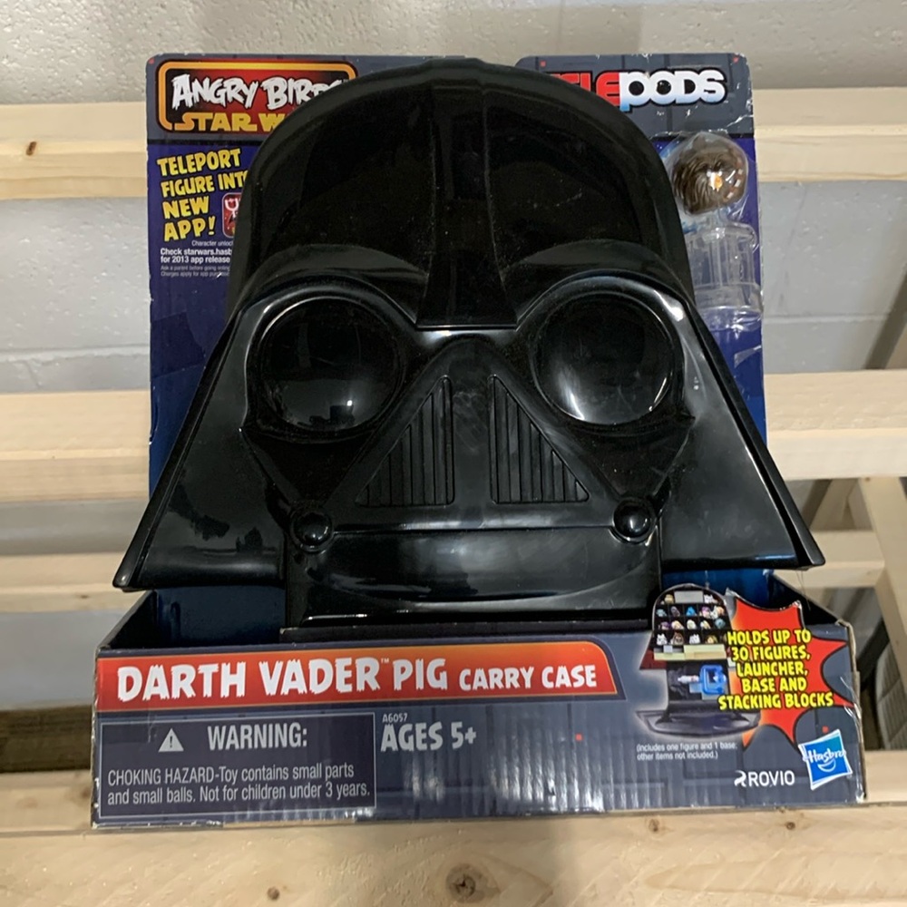 Angry Birds Darth Vader Pig Carry Case and Chewbacca Bird Figure 2013 Storage
